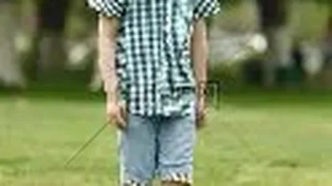 詹俊直播解析巅峰对决：曼城利物浦激战正酣，社交圈揭秘战局风云！