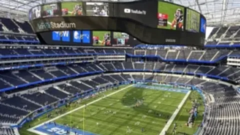 “横扫三界，一击震惊乾坤，无奈三度遭遇禁赛之罚。”